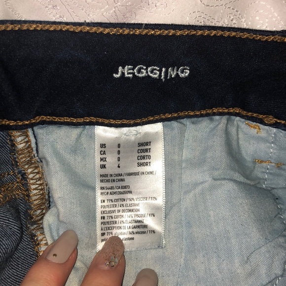 Dark blue American eagle ripped jeans (stretchy) - Picture 5 of 6